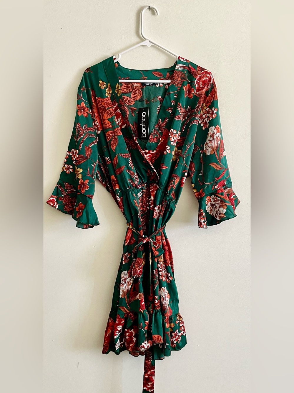 🍃 NWT Boohoo Plus Size Emerald Green Floral Wrap Dress 🍃